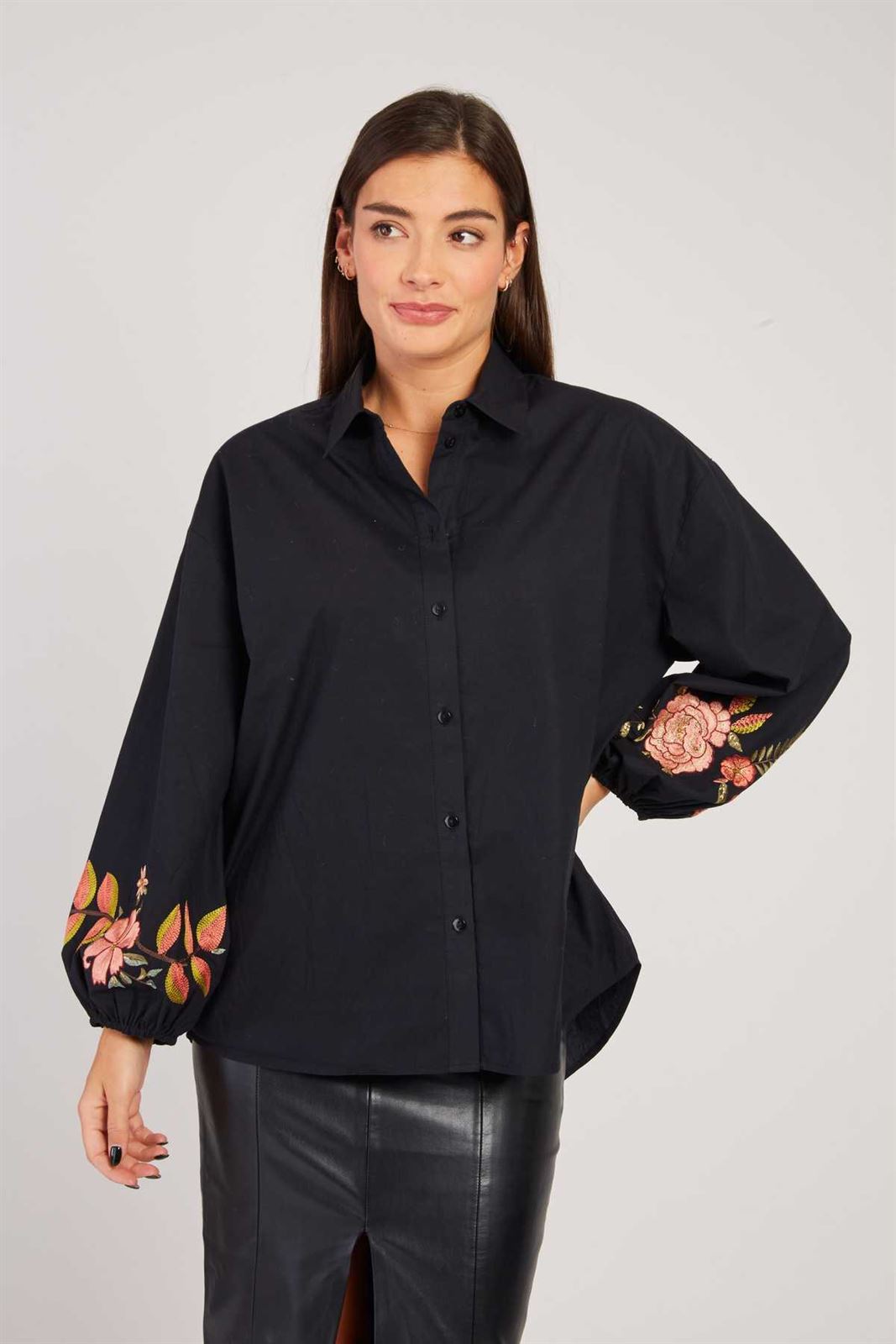 Blusa Derhy HEIDELBERG bordada negra - Imagen 1