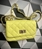 Bolso acolchado piel pequeño amarillo limón. - Imagen 2