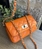 Bolso acolchado piel pequeño naranja. - Imagen 2