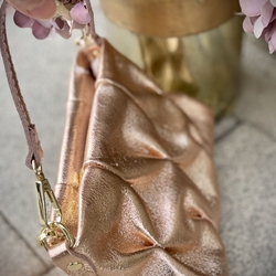 Bolso pequeño piel metalizado arrugado Champagne - Imagen 2