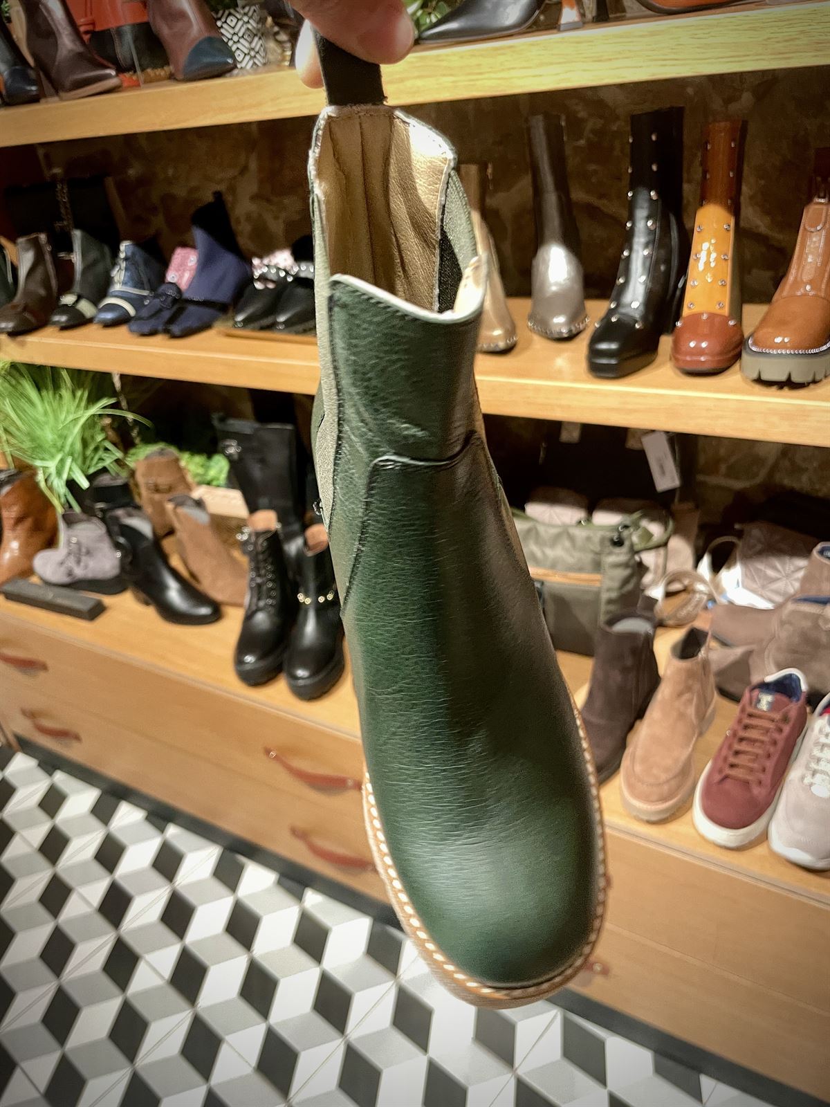 BOTIN CHELSEA con piso goma VERDE - Imagen 2