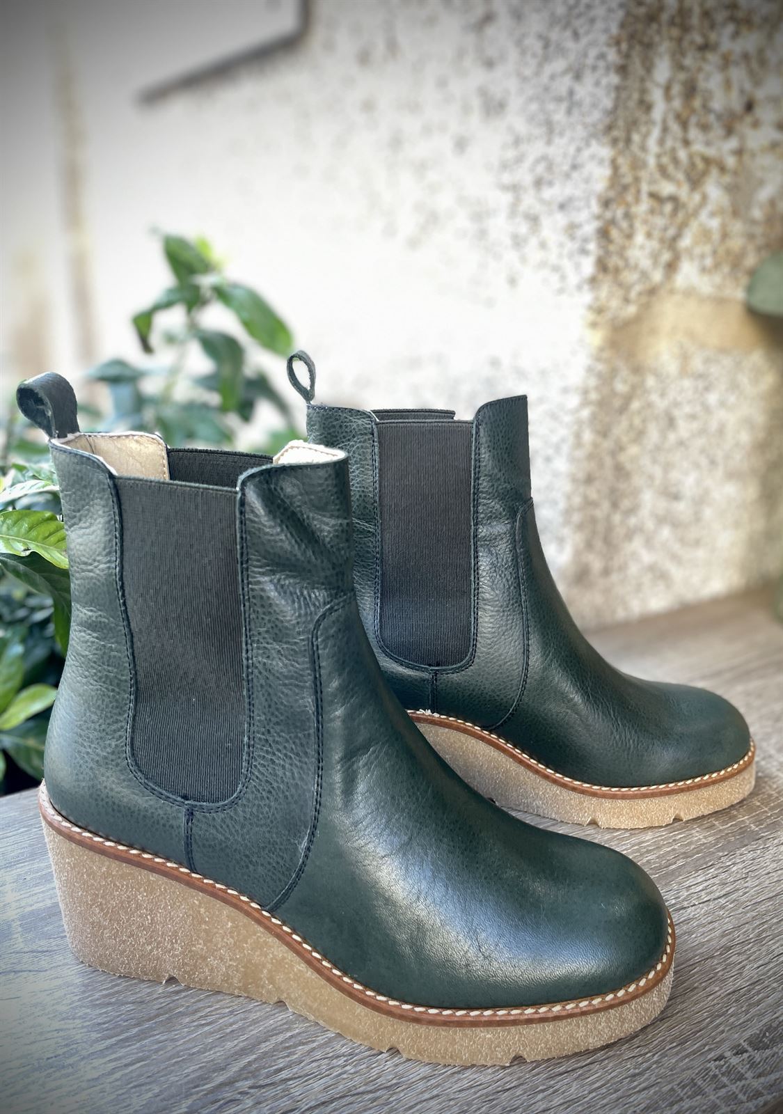 BOTIN CHELSEA con piso goma VERDE - Imagen 3