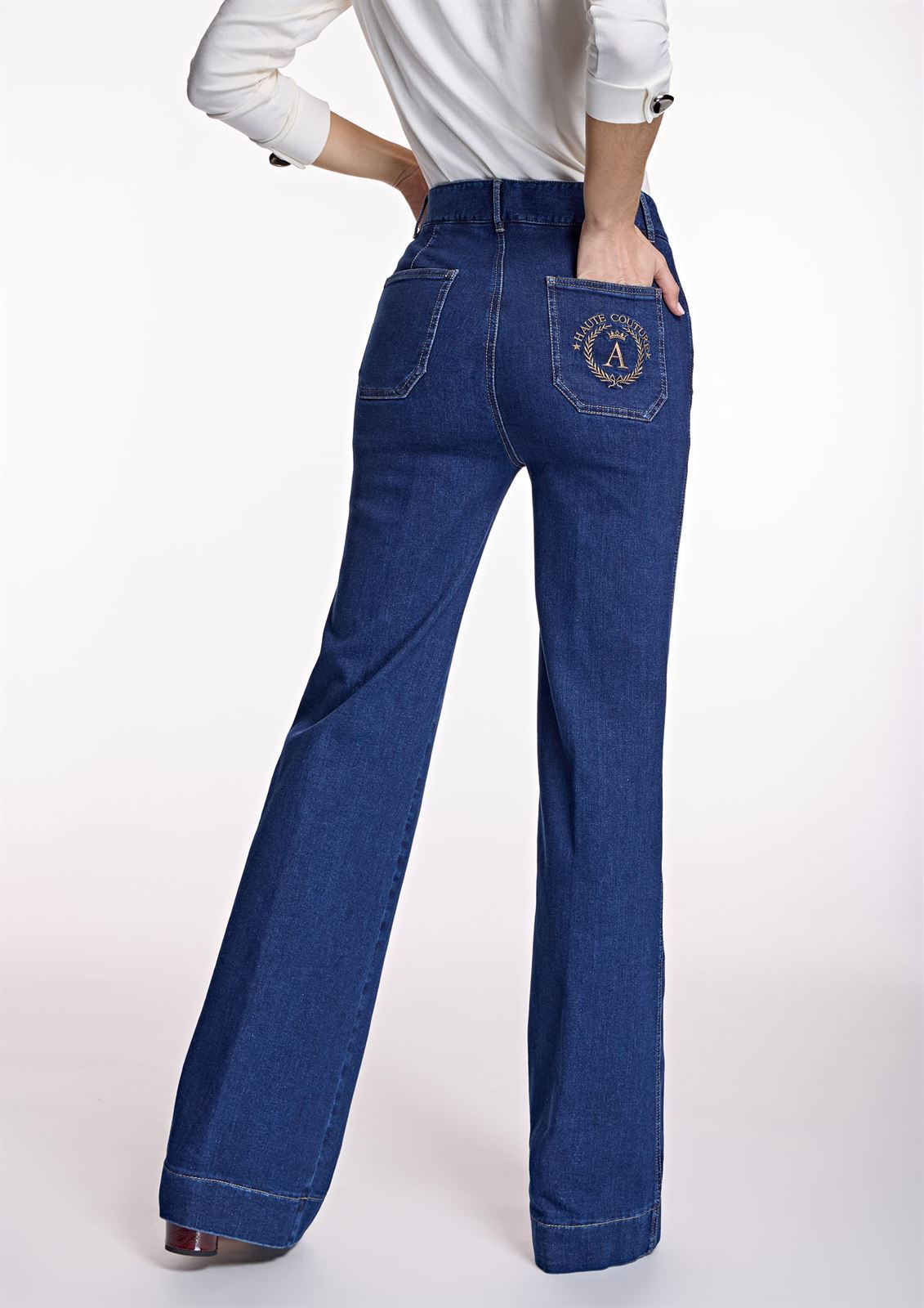 Pantalón denim Alba Conde acampanado bordado bolsillo - Imagen 2