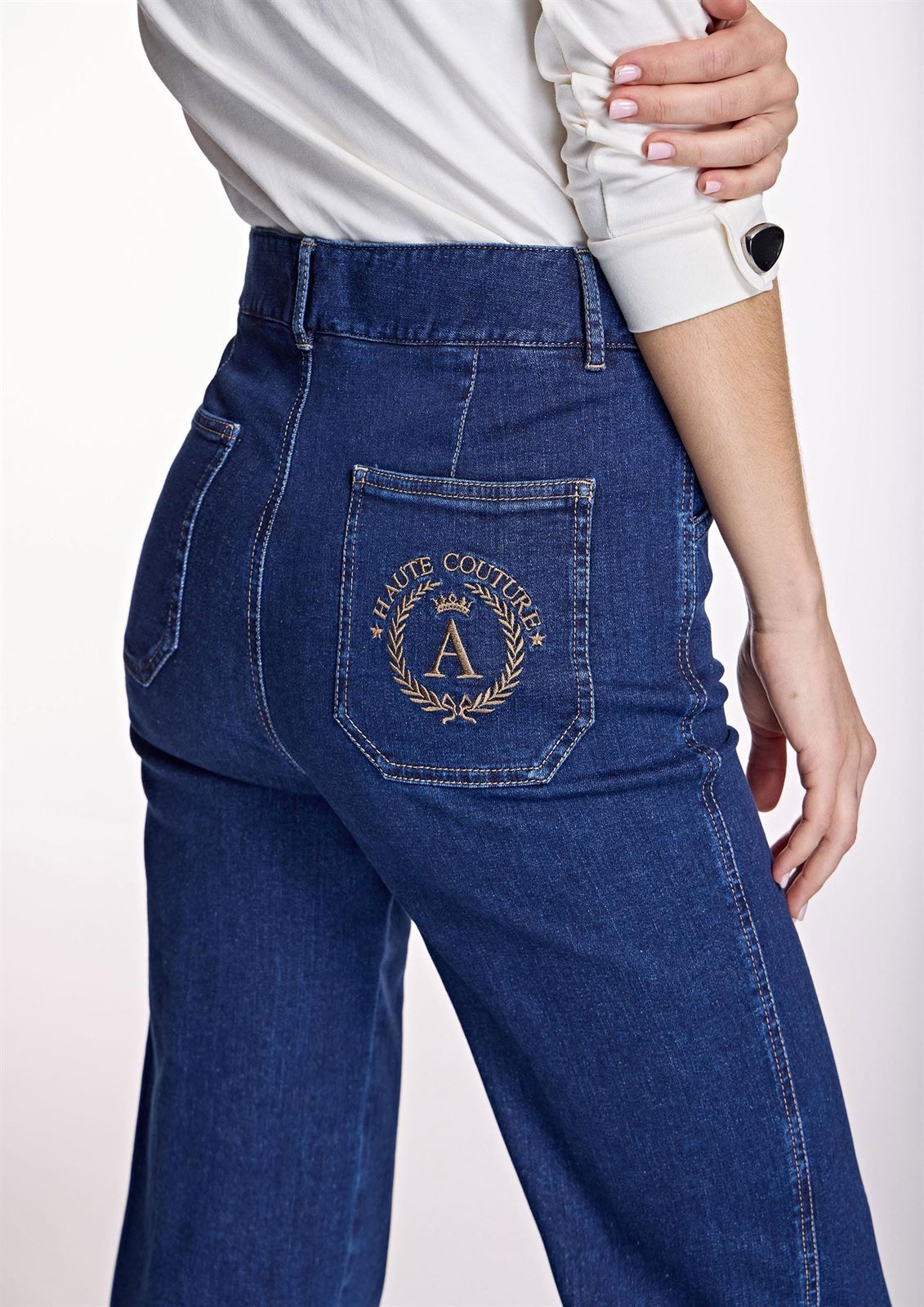 Pantalón denim Alba Conde acampanado bordado bolsillo - Imagen 4