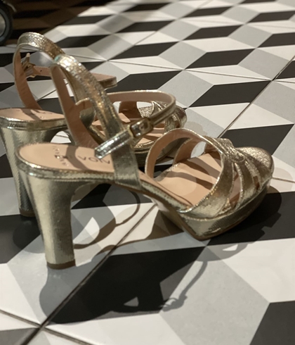 Sandalia Angari MAITE -75 escamas milos champan - Imagen 2