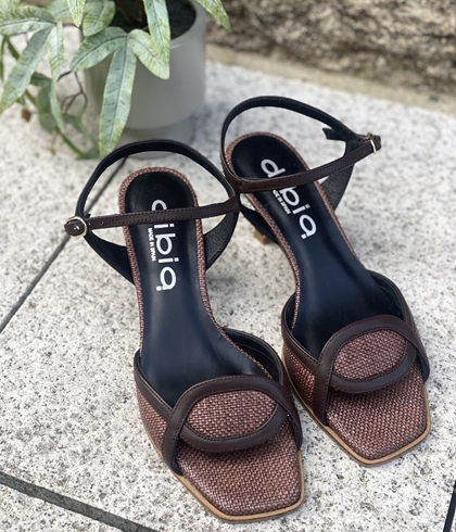 Sandalia tacón Dibia by Ezzio 56288 cacao y marrón chocolate - Imagen 2